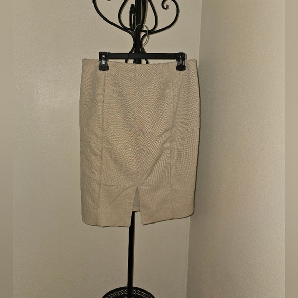 White House Black Market Elegant Cream Skirt Sz8 - Picture 3 of 7